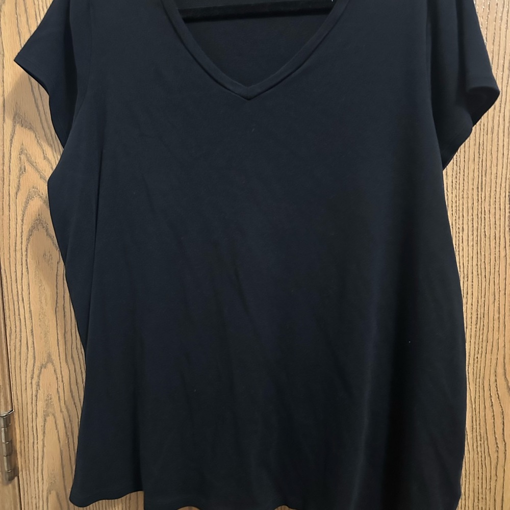 Liz Claiborne Black Cap Sleeve Relaxed Tee